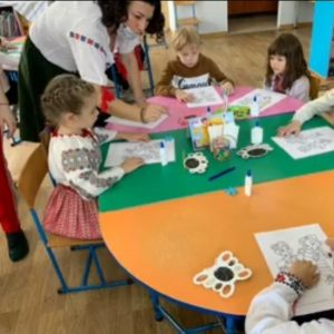 Copiii din grupa nr.1 ,,Clopoțeii,, au fost familiarizați cu portul popular