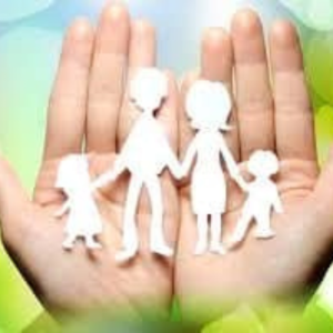 Mediul în care se naşte copilul, trăieşte, se dezvoltă şi se formează copilul, este familia