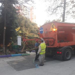 Lucrări de asfaltare a găurilor de pe teritoriul IÎP Grădiniţei nr.73